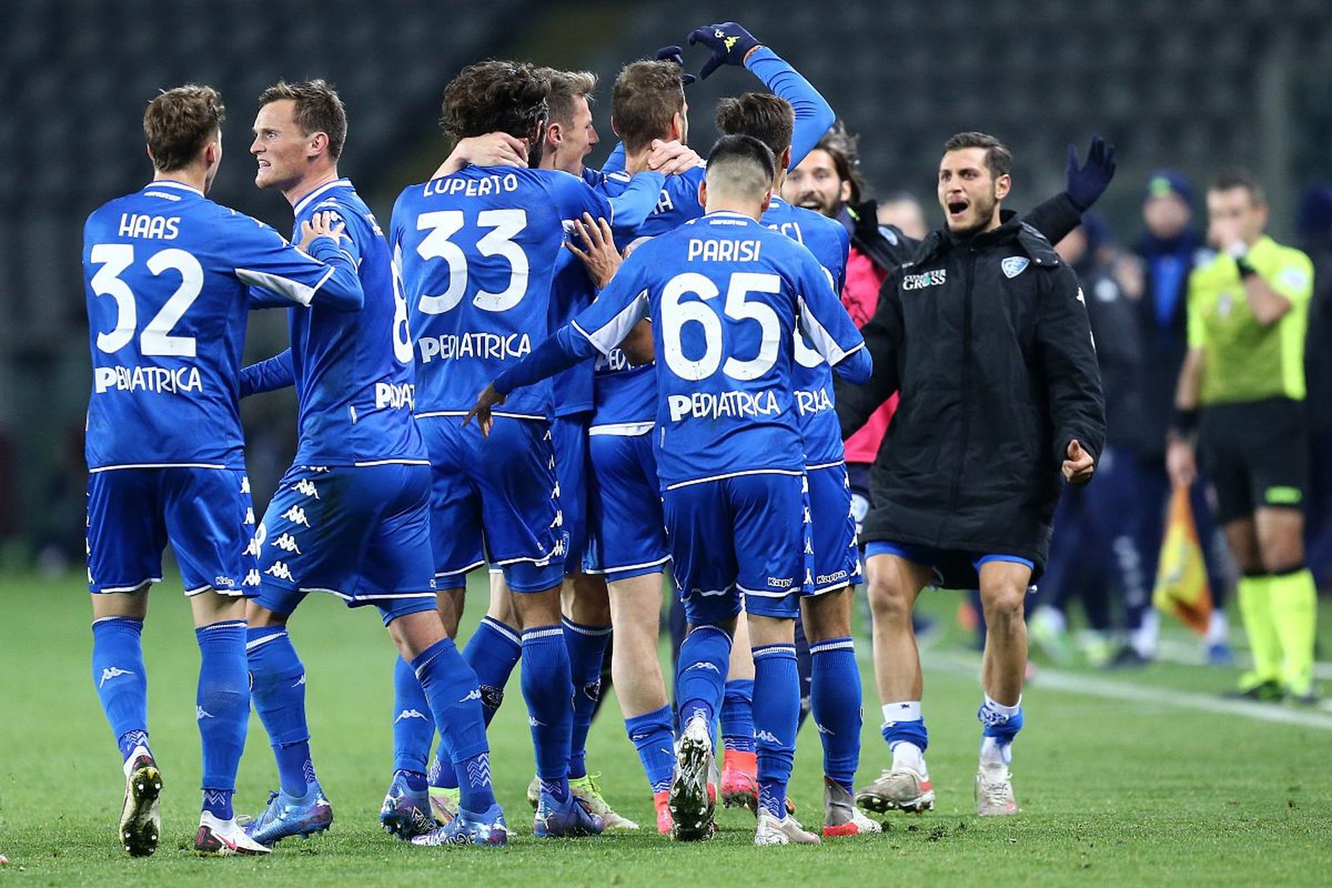 国足队长张 国足队长张